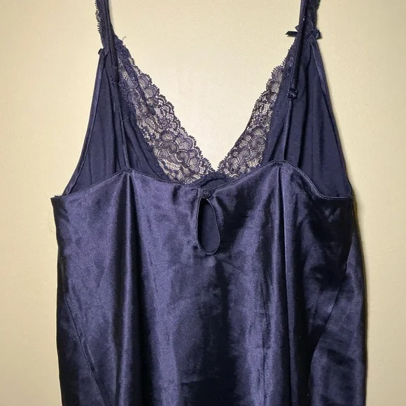 Victoria’s Secret Black Satin and Lace Slip - Picture 7 of 7